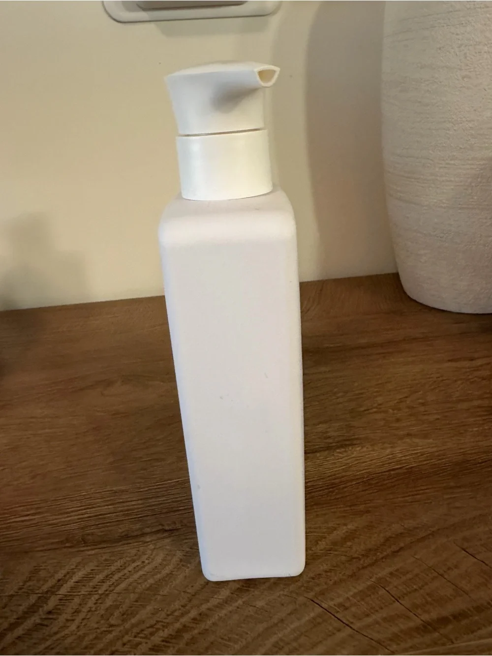 Native Sensitive Facial Cleanser - White/Green
